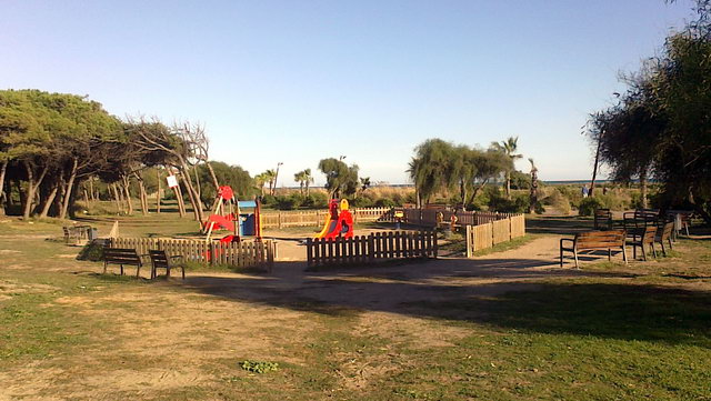 Parc infantil de Gav Mar sense part de la seva tanca (27 d'Octubre de 2010)